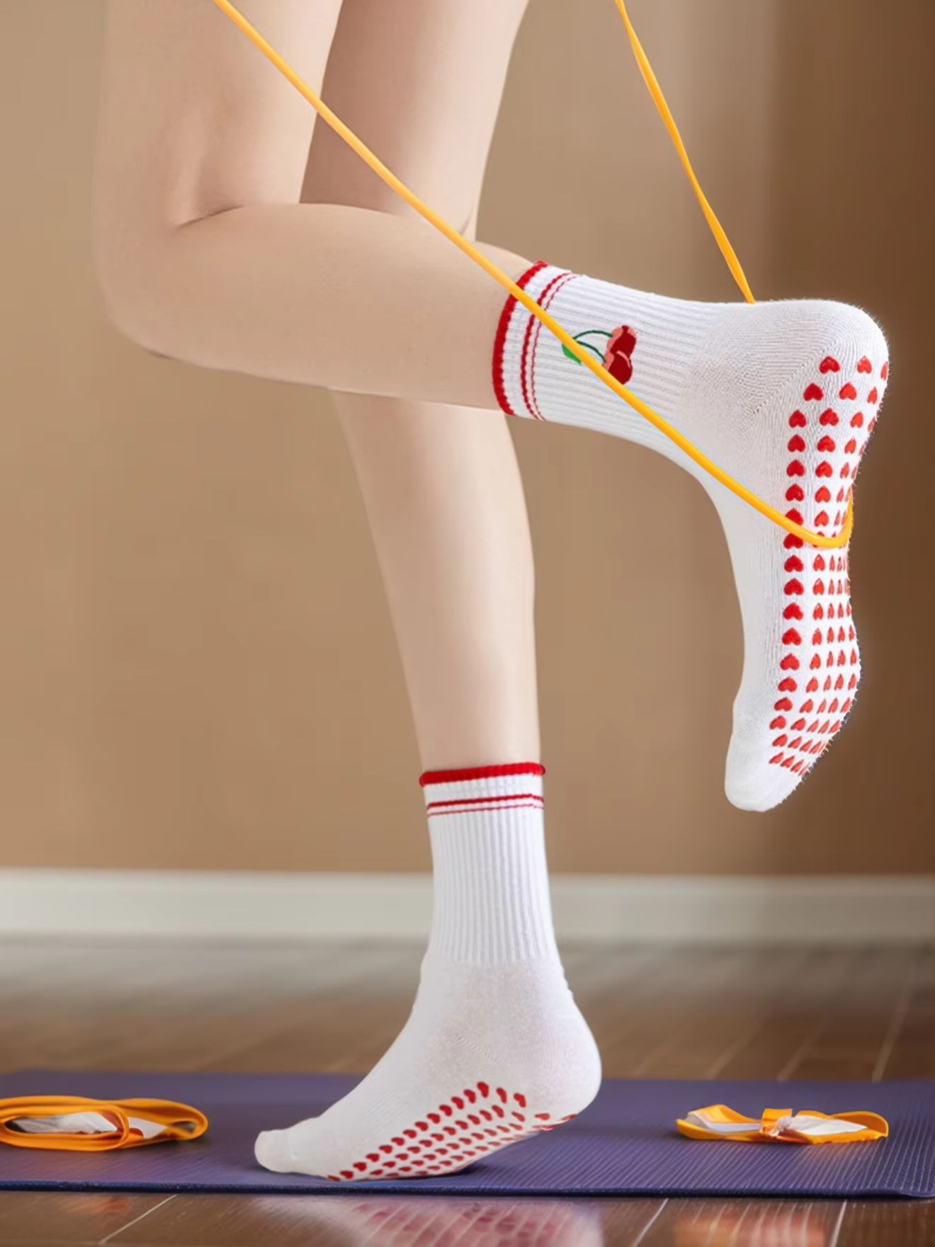 1 Pasang Kaus Kaki Yoga Profes - Yoga & Fitness With Denise ulasan dan harga